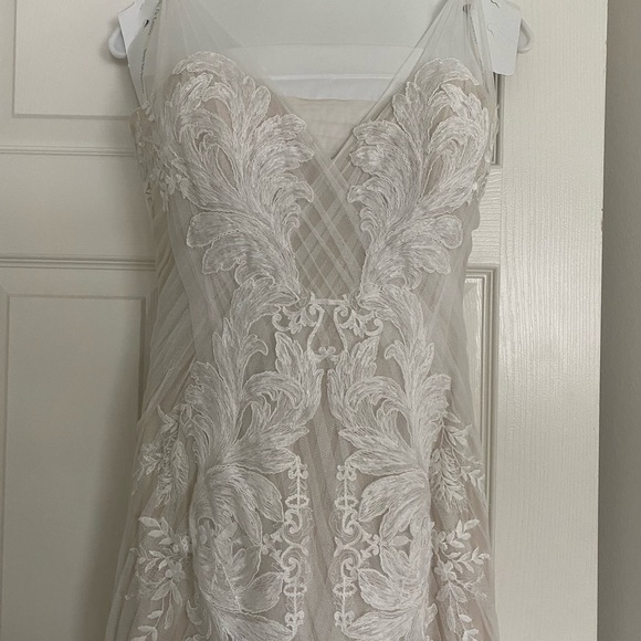 Ines Di Santo Lace, Ivory Wedding Dress - Picture 5 of 13